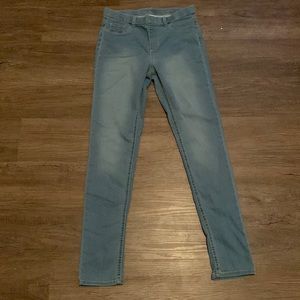 Brand new, never worn skinny jeans